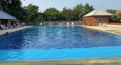 Patio/BBQ Oasis/Park/Gym/Pool Table/Golf Course