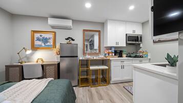 1 habitación, escritorio, tabla de planchar con plancha y wifi gratis