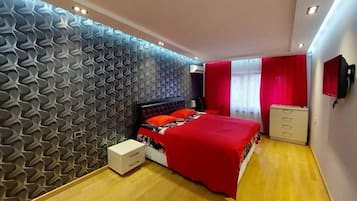 3 bedrooms, iron/ironing board, WiFi, bed sheets