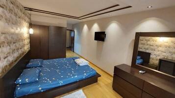 3 makuuhuonetta, silitysrauta/-lauta, Wi-Fi, vuodevaatteet