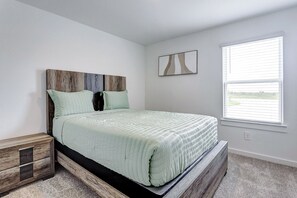 4 bedrooms, iron/ironing board, WiFi, bed sheets