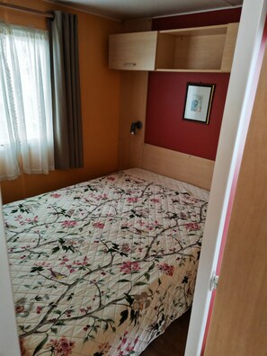2 bedrooms, bed sheets - Mobile home (Agde)