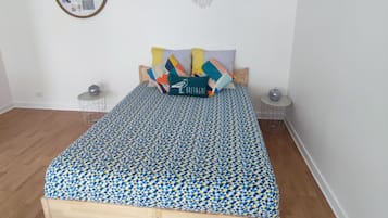 1 bedroom, bed sheets