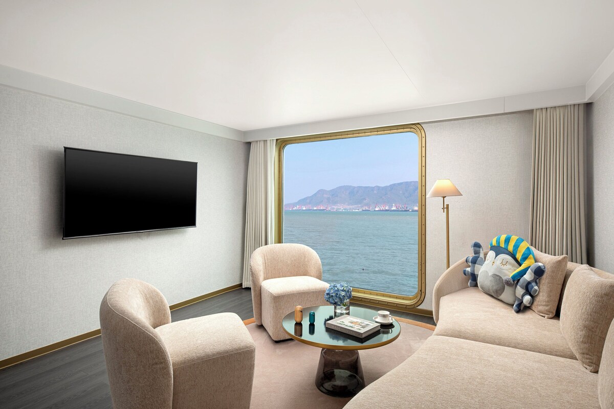Suite, 1 Bedroom | Premium bedding, down duvets, free minibar items, in-room safe
