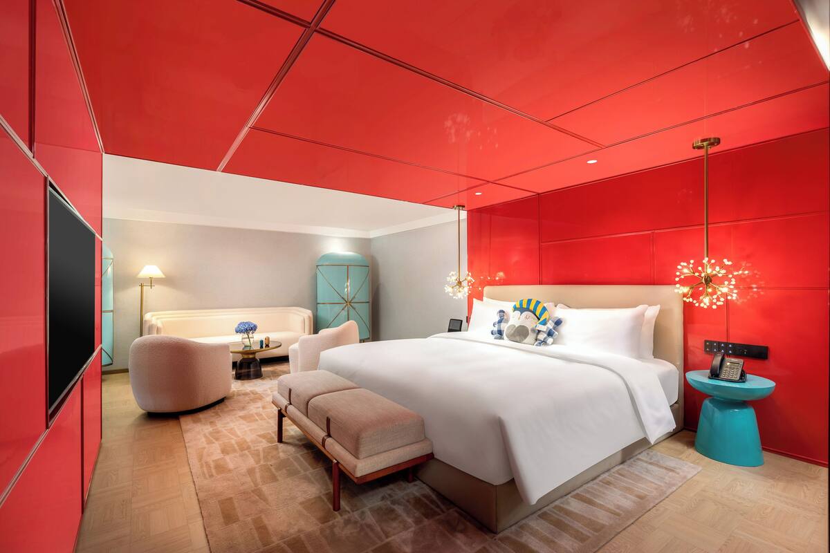 1 bedroom, premium bedding, down duvets, free minibar items
