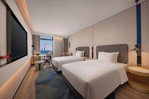 Premium bedding, down duvets, desk, laptop workspace - Holiday Inn Express Wuhan Jianghan Road by IHG (Wuhan)