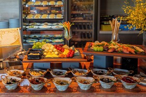 Päivittäinen buffetaamiainen maksusta