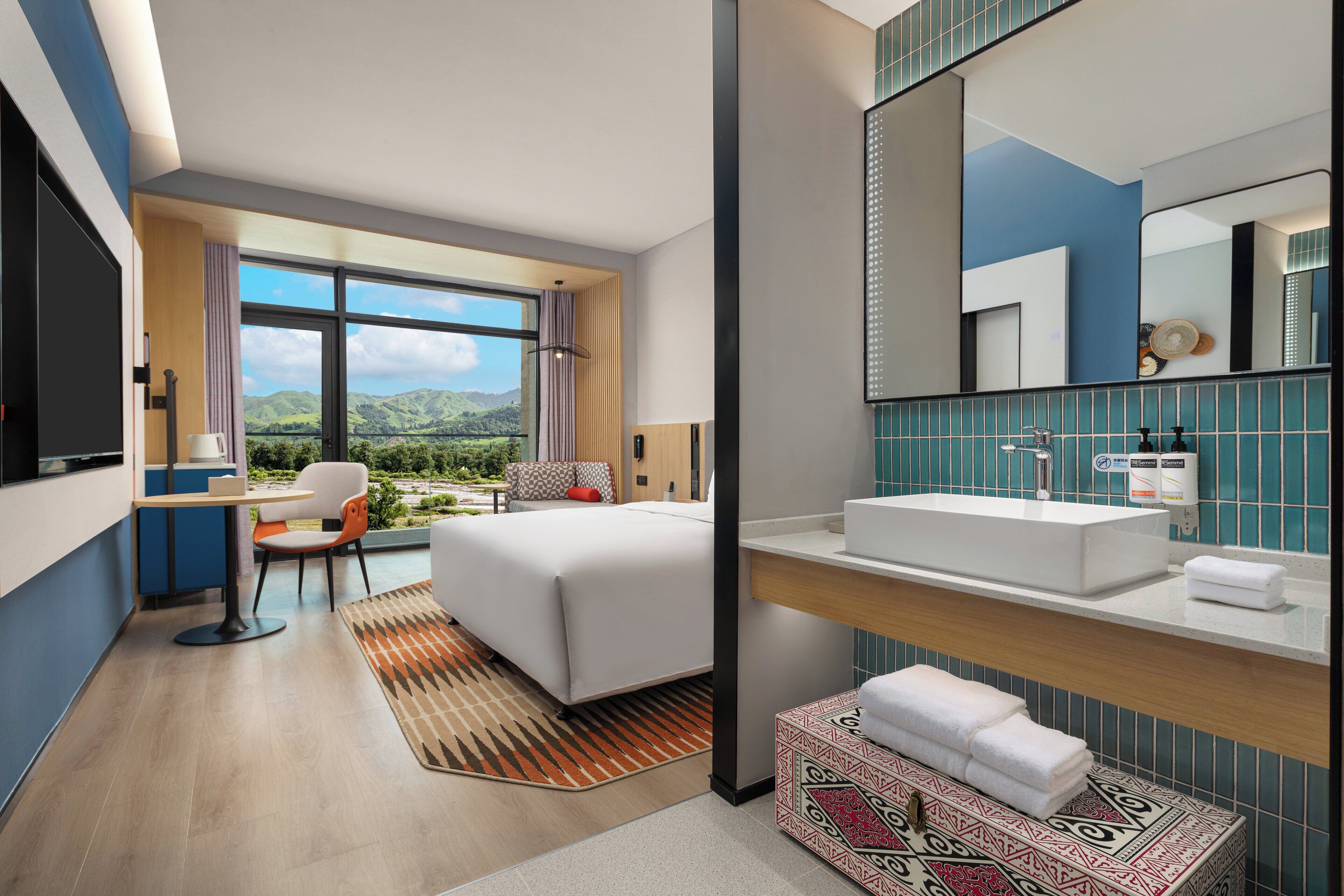 Standard Room, 1 King Bed, Balcony (Grassland View)