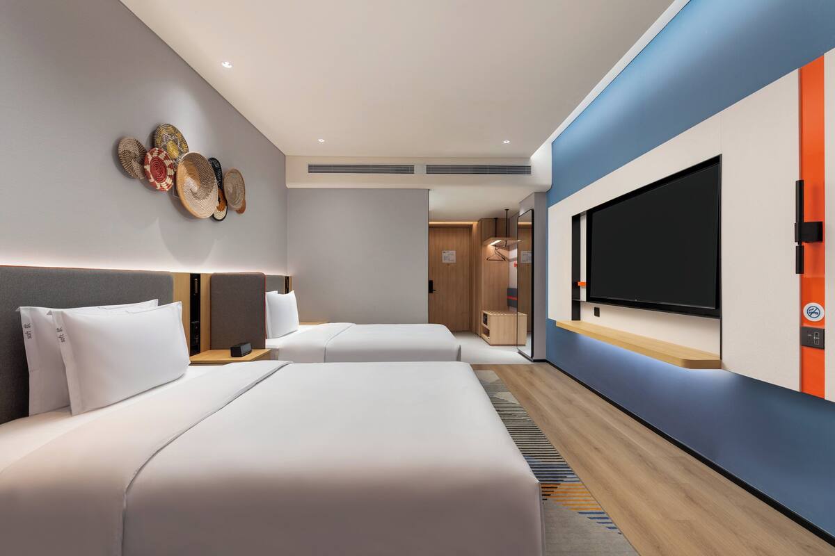 Premium bedding, down comforters, in-room safe, desk