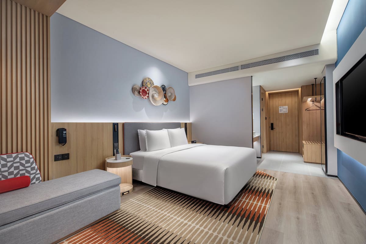 Premium bedding, down duvets, in-room safe, desk