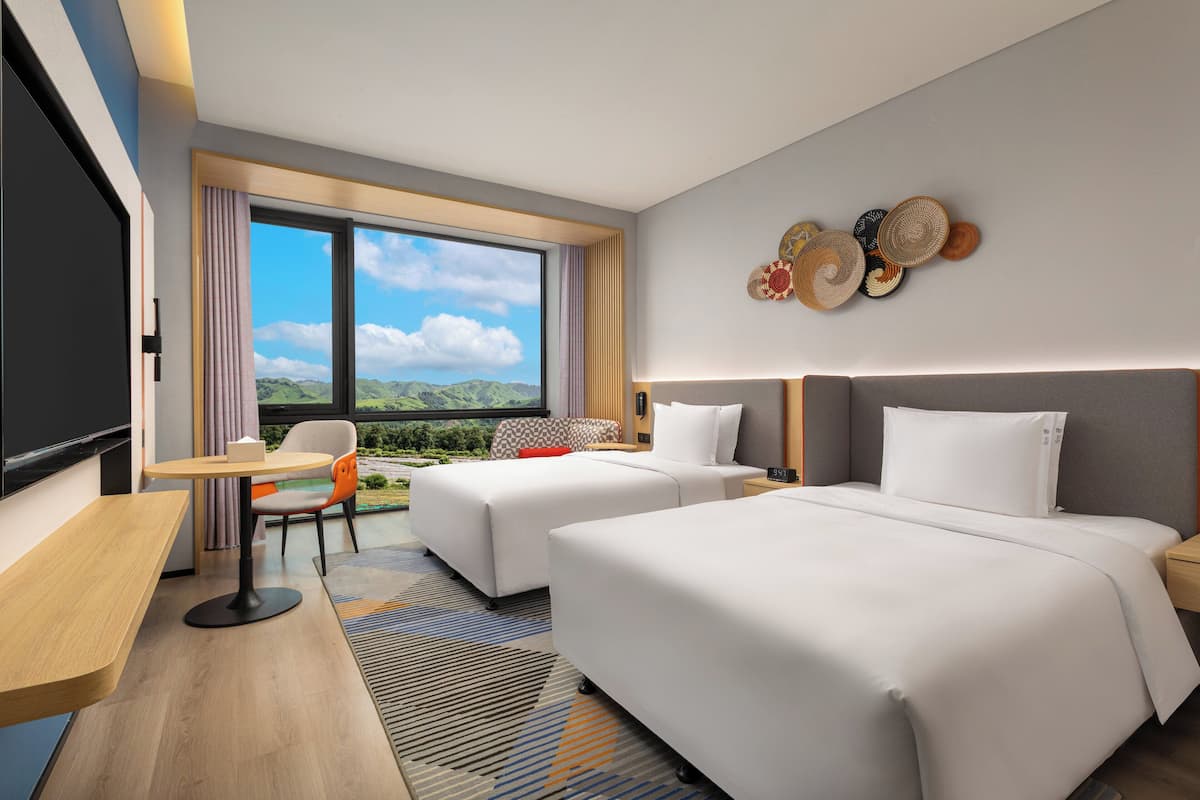 標準客房, 2 張標準雙人床 (Grassland View) | 高級寢具、羽絨被、房內夾萬、書桌