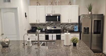 Enjoy a family house close to themes parks and large convenience Stores and Mall