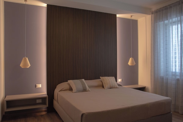 1 chambre, bureau, lit parapluie, Wi-Fi gratuit