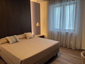 1 bedroom, desk, travel cot, free WiFi