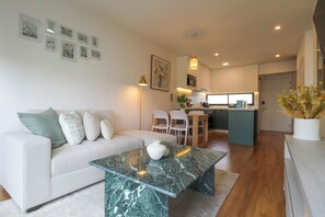 Apartment (703) | Living room | Flat-screen TV - Pendragon by Wynwood House (Lima)