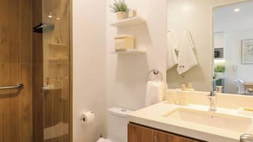 Apartment (703) | Bathroom | Shower, hair dryer, towels, soap