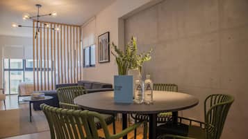 Apartment (605) | Dining room