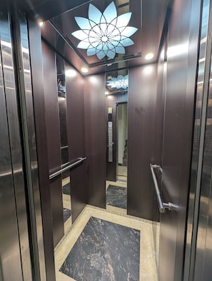 Front of property - Era Apartment 158 Nguyen Khanh Toan (Hanoi)