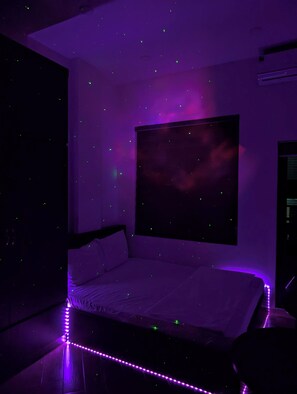 Suite monolocale Romantica, vista città | Minibar, una scrivania, insonorizzazione, Wi-Fi gratuito
