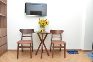 20 inci sebuah televisyen pintar dengan digital 