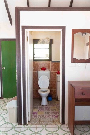 Basic Cabin, Ocean View | Bathroom