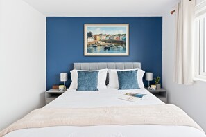 3 bedrooms, iron/ironing board, free WiFi, bed sheets - Peaceful harbour view + parking (Falmouth)