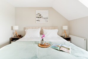 3 bedrooms, iron/ironing board, free WiFi, bed sheets - Peaceful harbour view + parking (Falmouth)