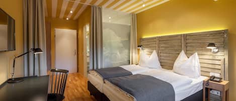 Minibar, in-room safe