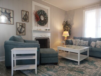 Charming 1 bedroom house in relaxing Shelbyville close to Toledo Bend Lake.