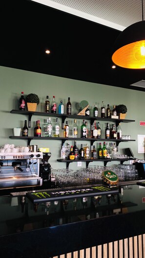 Bar (on property) - Albufeira Lounge Hotel (Albufeira)
