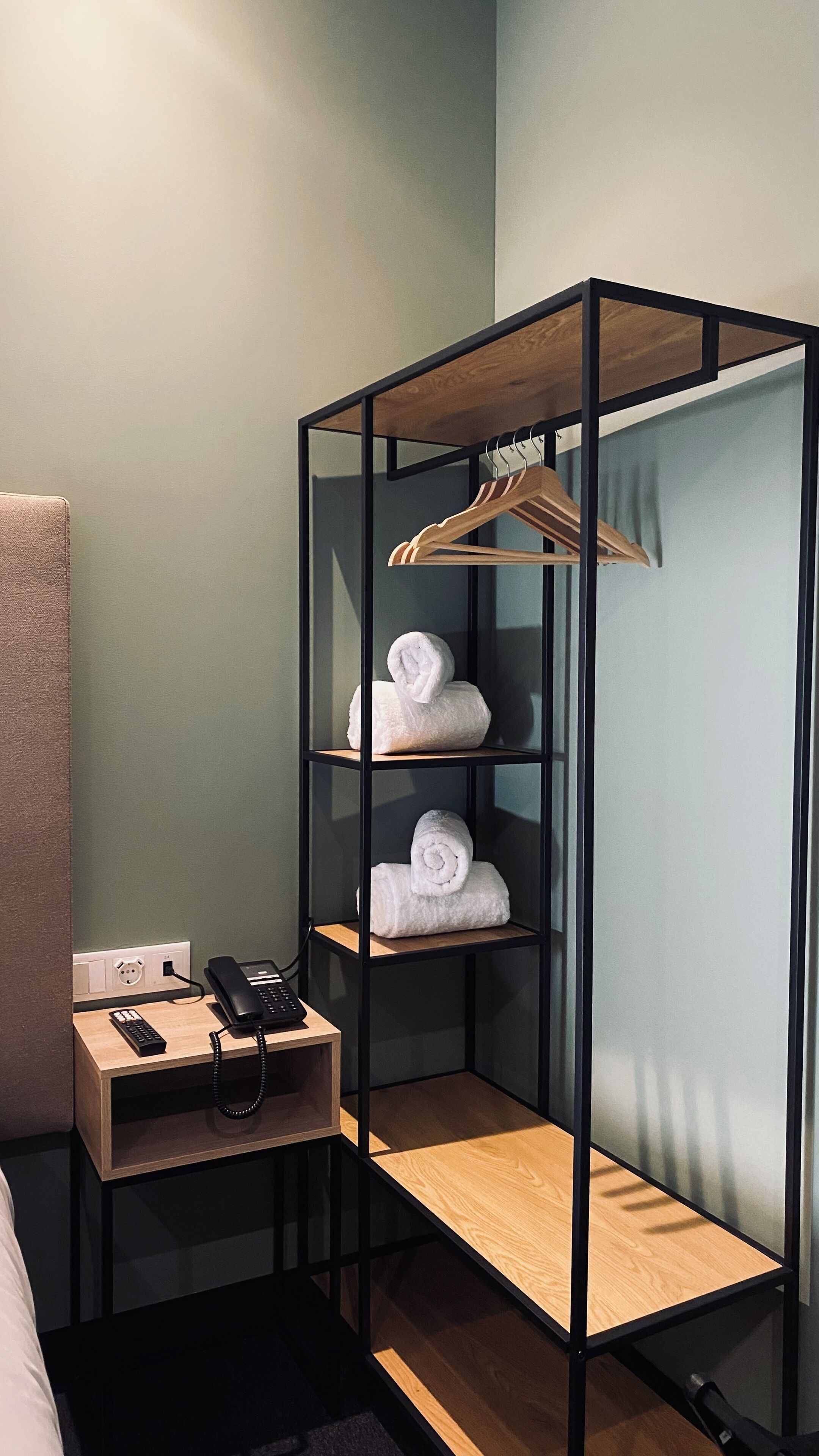 Bàn ủi/dụng cụ ủi quần áo, truy cập Internet không dây miễn phí 