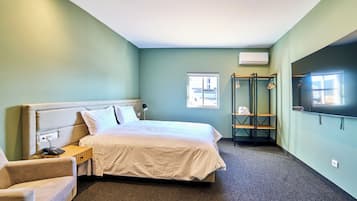 Deluxe Room | Iron/ironing board, free WiFi, bed sheets