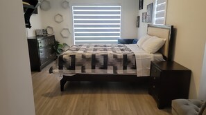 1 bedroom, WiFi, bed sheets - Modern Suite Near Hamilton Airport (Hamilton)