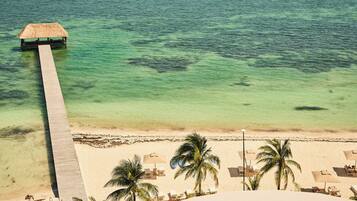 Privat strand, hvit sand, snorkling og kajakkpadling