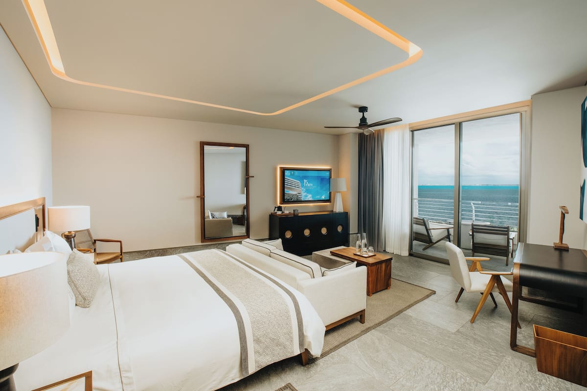 Premium bedding, down comforters, in-room safe, desk