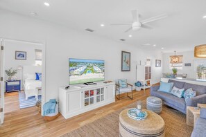 TV, books - *New* Turtles Pace-Private Beach (Key Colony Beach)