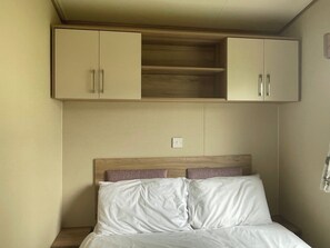 Cabin | 2 bedrooms, free WiFi, bed sheets