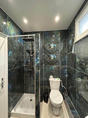 Hair dryer, towels - Bentley - Studio noire (Sanary-sur-Mer)
