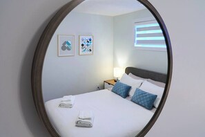 1 Schlafzimmer, Schreibtisch, Bügeleisen/Bügelbrett, Reisekinderbett