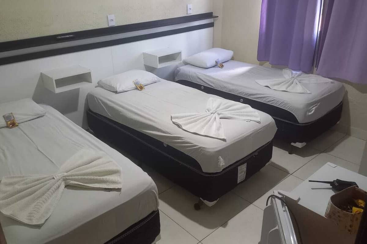 Quarto Triplo Solteiro com varanda | Gratis wifi, beddengoed