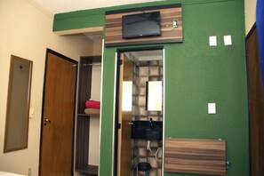 Quarto Twin com varanda | Kostenloses WLAN, Bettwäsche