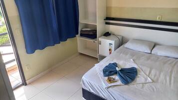 Quarto casal com Varanda | Free WiFi, bed sheets