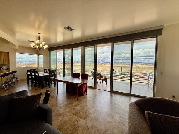 Smart TV, videojuegos, tenis de mesa y libros 