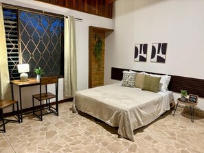 Classic Room | WiFi (free), bed sheets - Carolina Hostel (Mercedes)