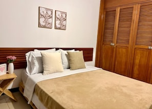 Standard Room | Free WiFi, bed sheets - Carolina Hostel (Mercedes)