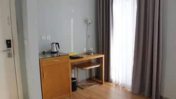 Comfort Double Room, 1 King Bed, City View | In-room safe, iron/ironing board, free WiFi