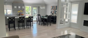 Spacious 7-bedroom house with fitness room, WiFi in wonderful Barnstable