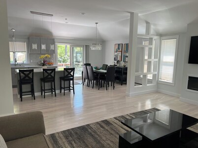 Spacious 7-bedroom house with fitness room, WiFi in wonderful Barnstable