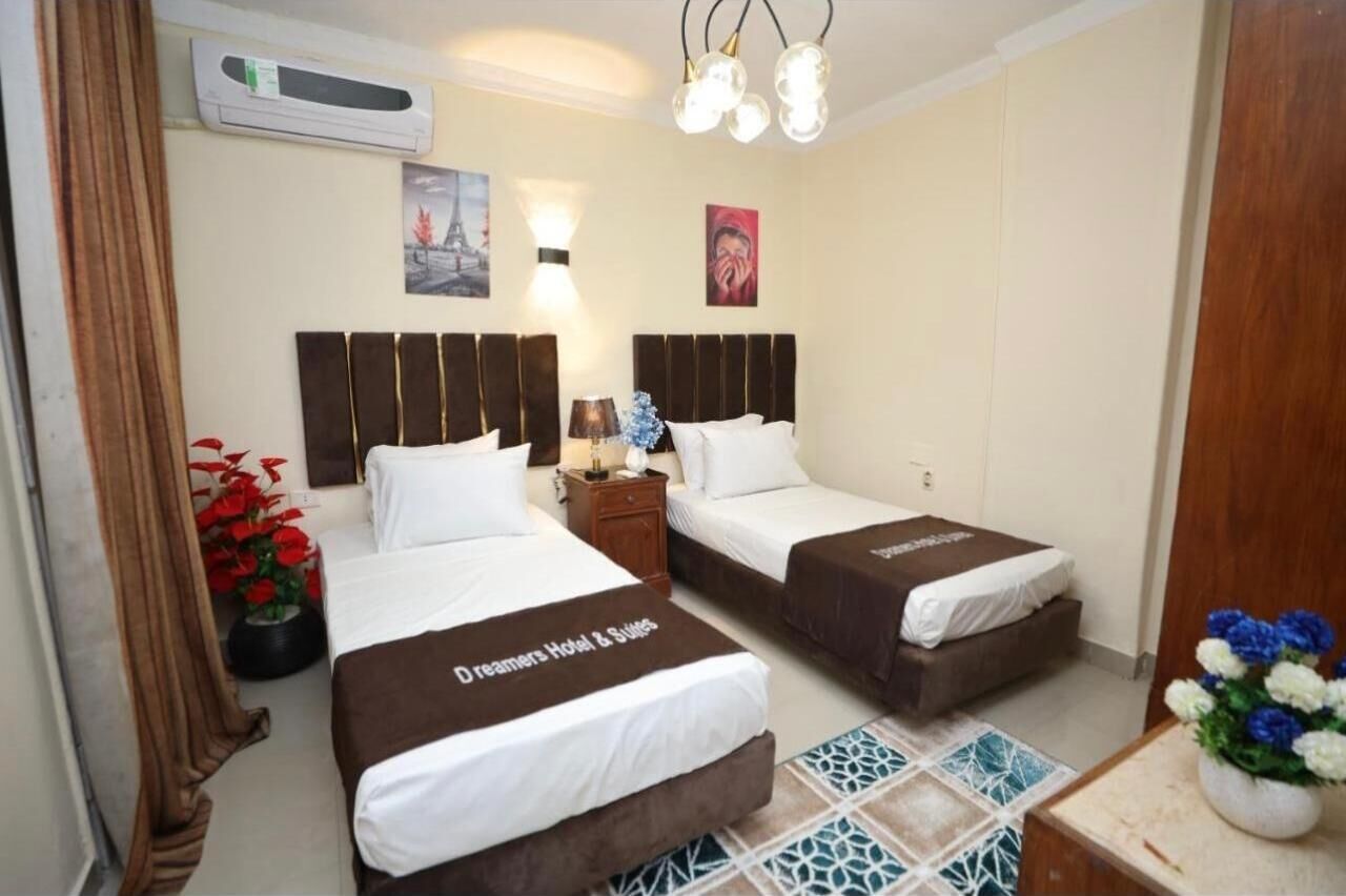 Photo - Dreamers Hotel