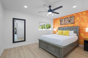 3 bedrooms, iron/ironing board, WiFi, bed sheets - Casa Del Sol in Old Town Pool & Hot tub! (Scottsdale)